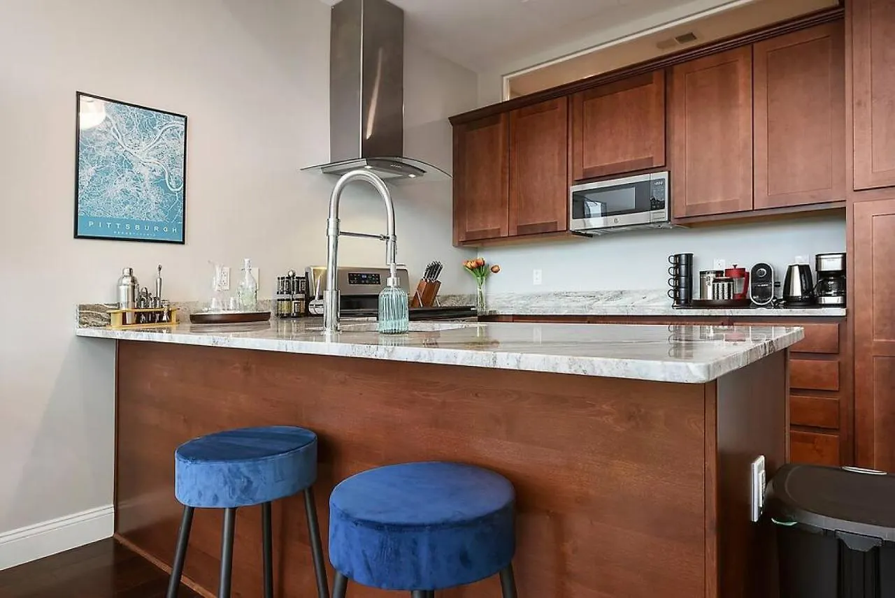 Appartamento Hostwise Stays - The Washington At Chatham - Free Garage Parking Across From Ppg Arena Pittsburgh Stati Uniti